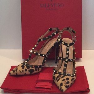 Valentino Garavani Rockstud Leopard gold stud pump